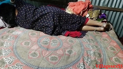 Villagesex91: Świeżo poślubiona żona rucha się w bezpiecznym pokoju w domu