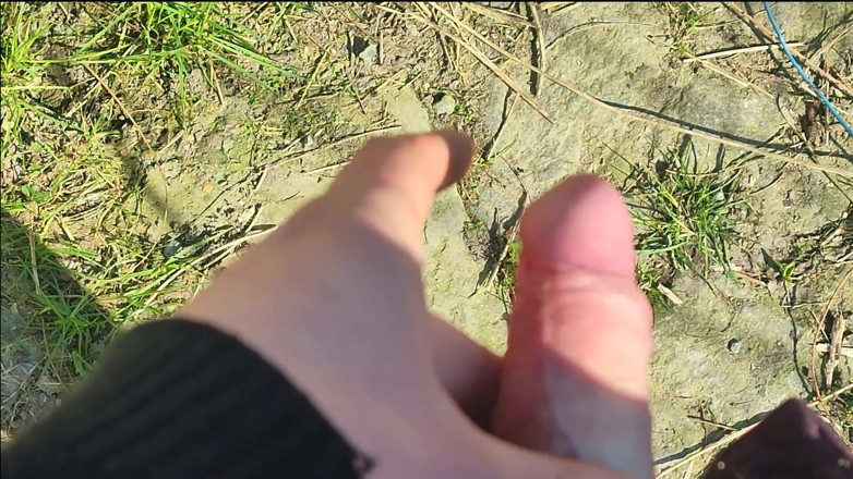 Sara B: Jerk and pee in the garden (POV)