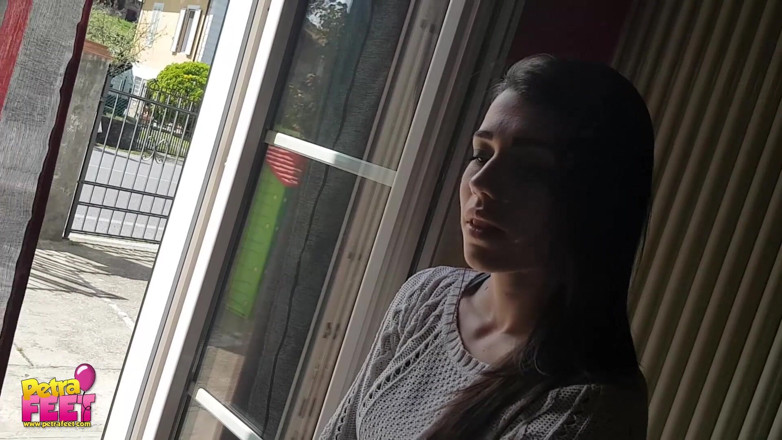 Smokin Fetish: Wspaniała brunetka drażni wszystkich swoim paleniem