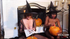 Julia Ann: Julia ann और jenna Foxx Carve कद्दू