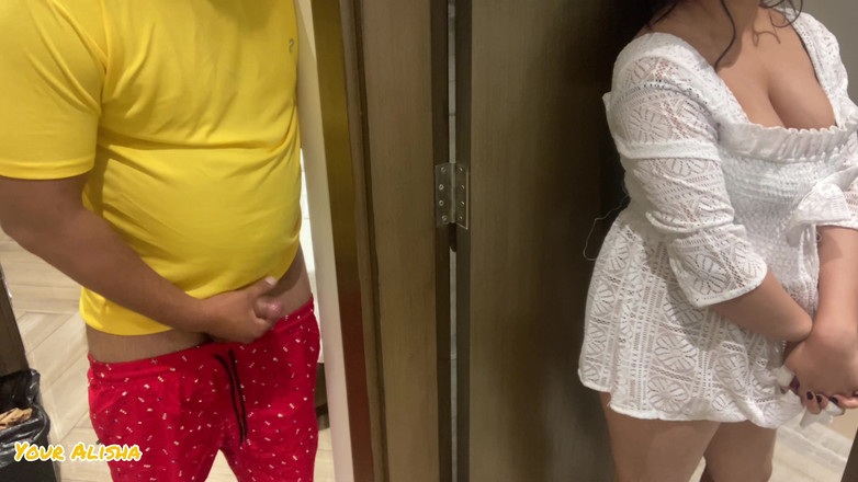 Your Alisha: Bhabhi načapal manžel při masturbaci v koupelně