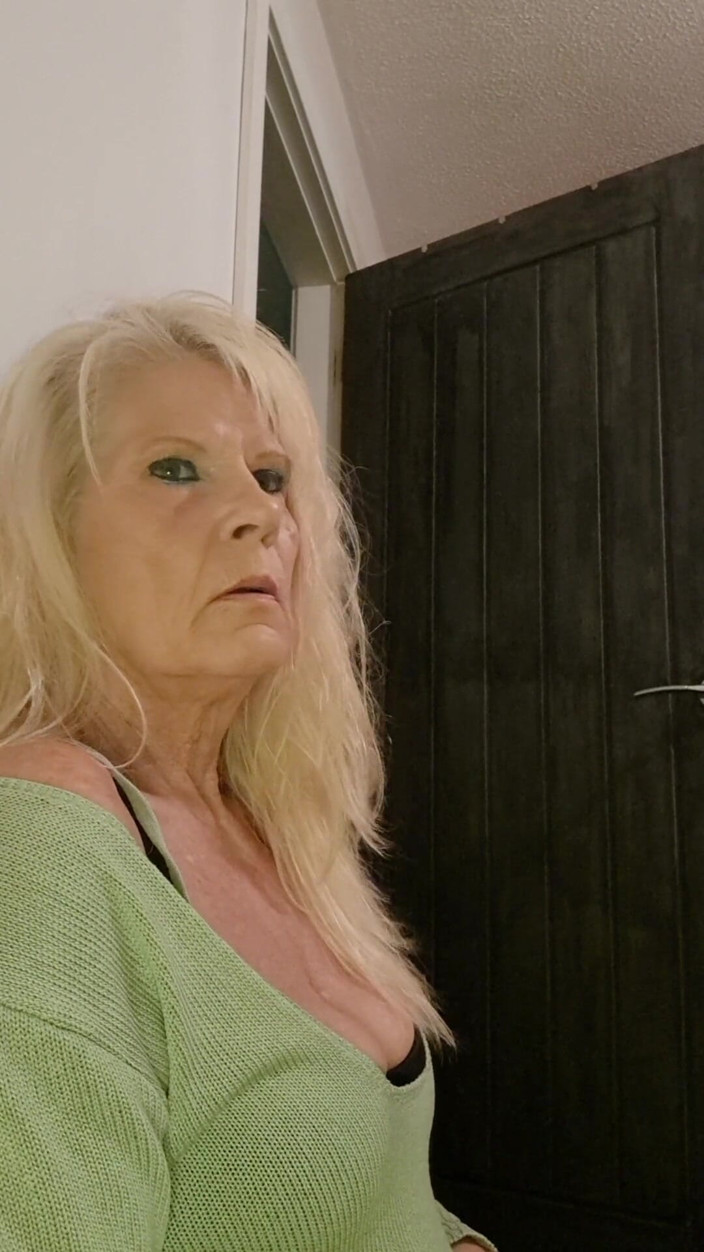 Milf-T: Avó sexy faz ele Cum.mp4