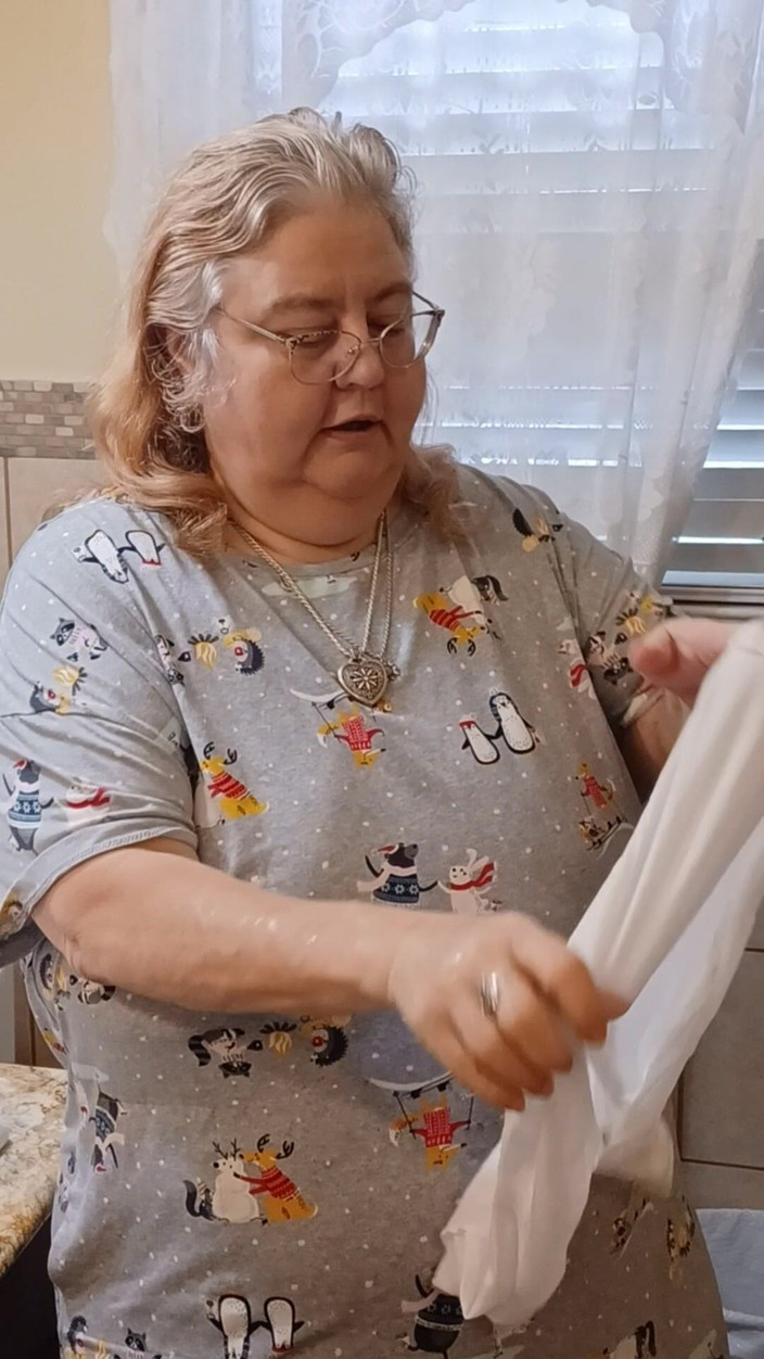 BBW nurse Vicki adventures with friends: Ich wäsche mein weißes oma-höschen für kunden!