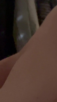 Excitando a un chico y froto mi clítoris en mis bragas