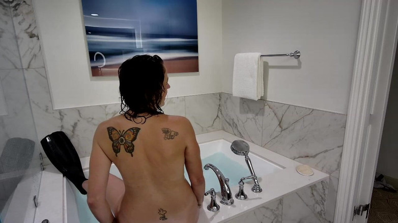 Suzy Wylde: Сюрприз на день рождения за кулисами и уроки с маской и трубкой