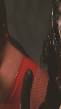 フェティッシュガールのシーン 4_brunette- 大きなお尻と大きな胸を持つ女性が縛られた友人とBDSMセッションでセックスする
