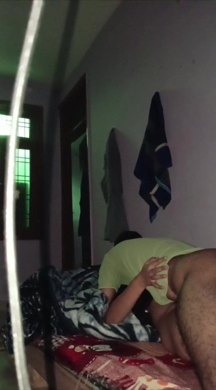 Rishi: Nechci nájem, jen uhasím žízeň mé kundičky, toužím po tom dlouho,...