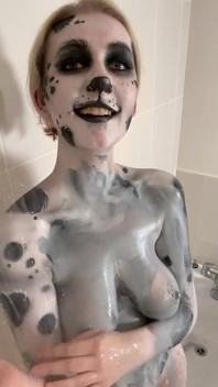 Masturbazione bodypaint gioco in doccia