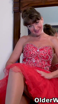 Depraved MILF Natasha Belinsky From the Usa Will Seduce You with Her Cute Tits and Fuckable Cunt