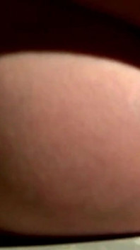 Romyna ถูกอุดปากมัดแน่นและใส่กุญแจมือ