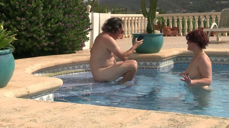 Popp Sylvie: Allez, tournons un porno près de la piscine