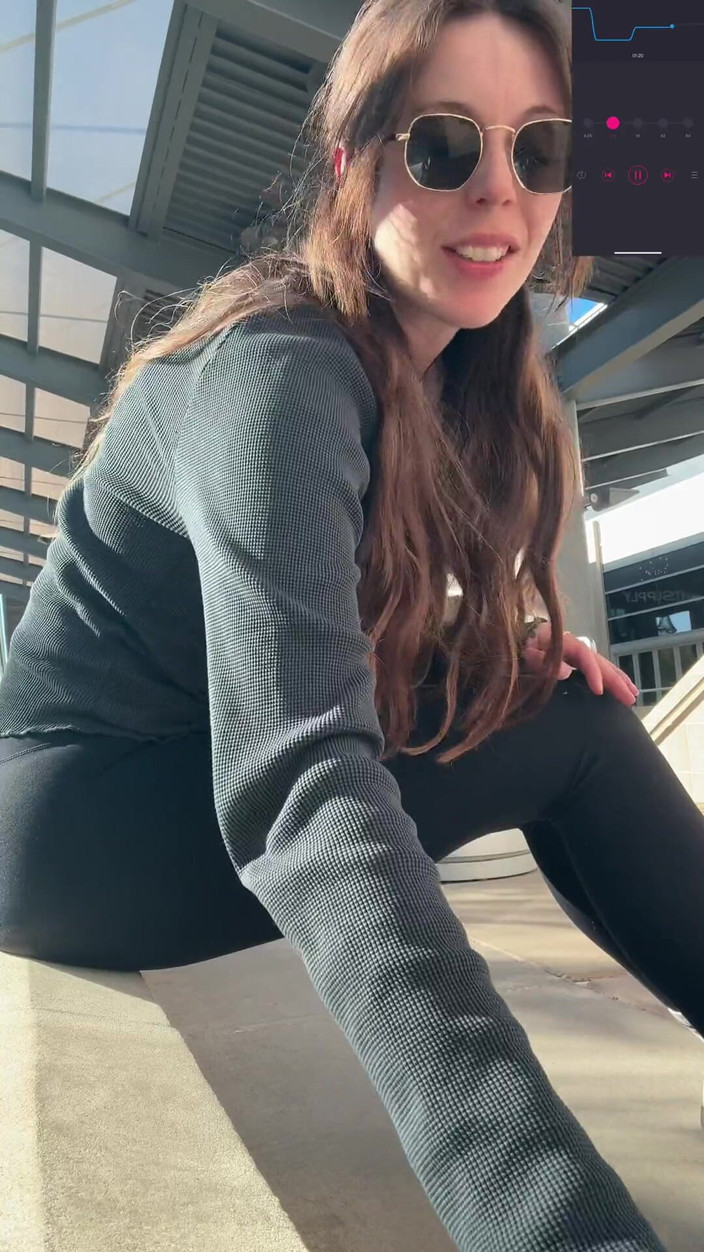 Nadia Foxx: Menemukan tempat di mall untuk muncrat banyak banget | Orgasme | Luar