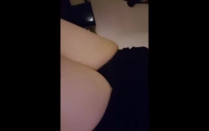 Dogging after dark: 玩玩具