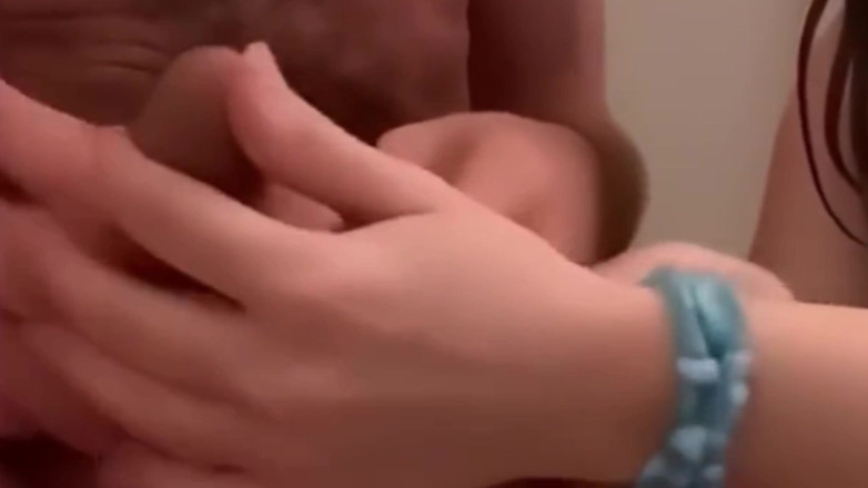 Gonna make you squirt: Я спокусив, поцілував, розгойдував мою пизду у ванні, потім погладив великий член 55-річного чоловіка до вибуху сперми, і він продовжує!