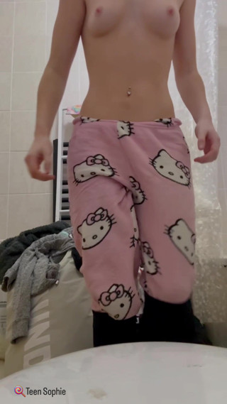 Teen Sophie: Čůrání ve vaně