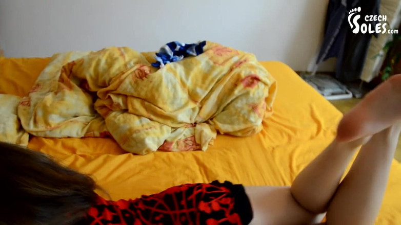 Czech Soles - foot fetish content: Yatakta ayak parmaklı çorapla azdırıyor