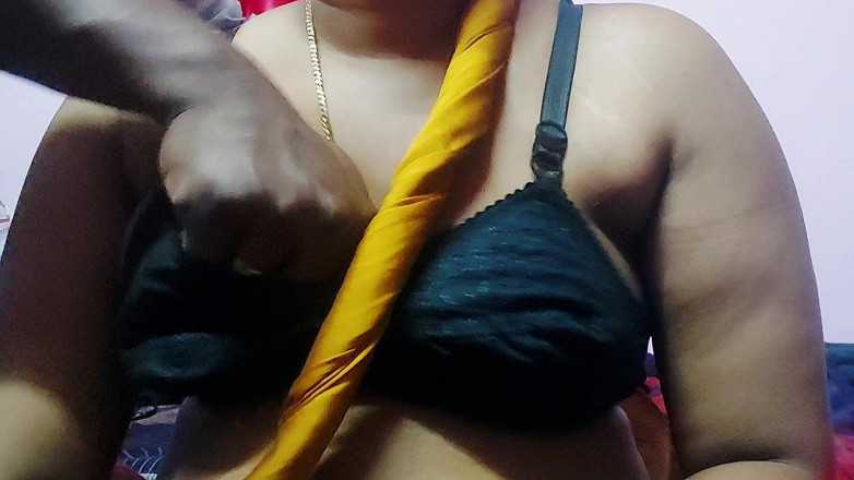 Desi Mohini: Sexy bhabhi sama s nevlastním bratrem