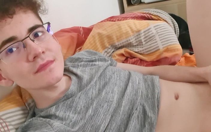 Prettyboi2000x: Гош, я обожаю засовывать большой хуй в мою дырку!! Почему это так хорошо? Скажите мне ваши любимые части ниже!