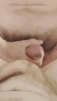 Menghisap, mengongkek, dan memancut mani dengan ayah tiri dan abangnya