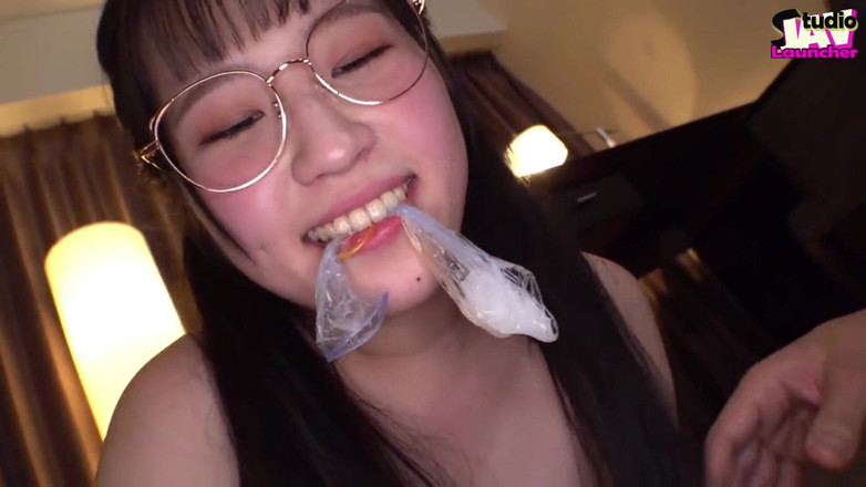 Studio JAV Launcher: Жажда на улице - когда-нибудь видел грудастую милашку глотнуть теплую порцию спермы после идеальной задержки? Глава 4