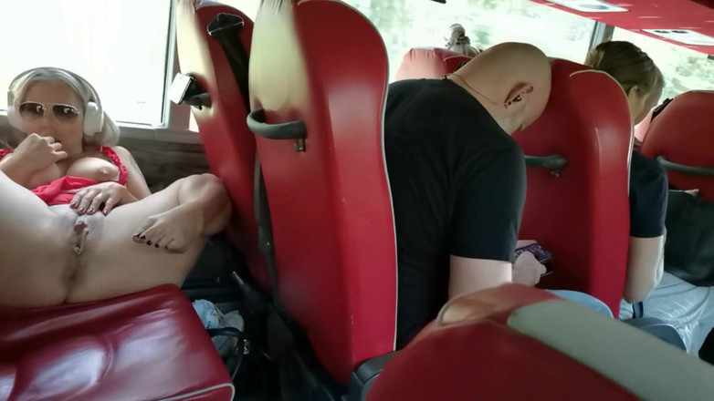 Bunny Production: En buss som blinkar och onanerar