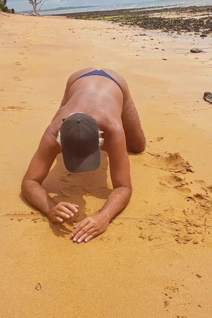 Ladysilvas: Ladysilva Crossdresser Bikini na pláži, že máte hodně oblečení