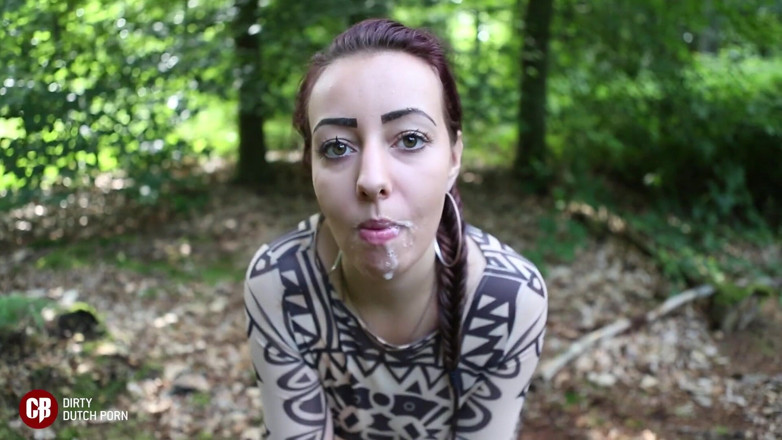 Cumbizz: Dutch teen student gives blowbang during lunch break