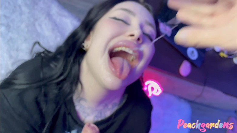 Peachgardens: Very Slobbery Deepthroat From My 19 Years Old Girl