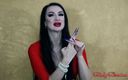 Kinky Domina Christine queen of nails: Glanzende rode lippenstift raket