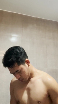 Ron solo dans la salle de bain