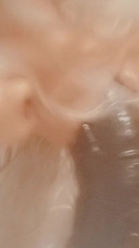 Chupando vibrador milf