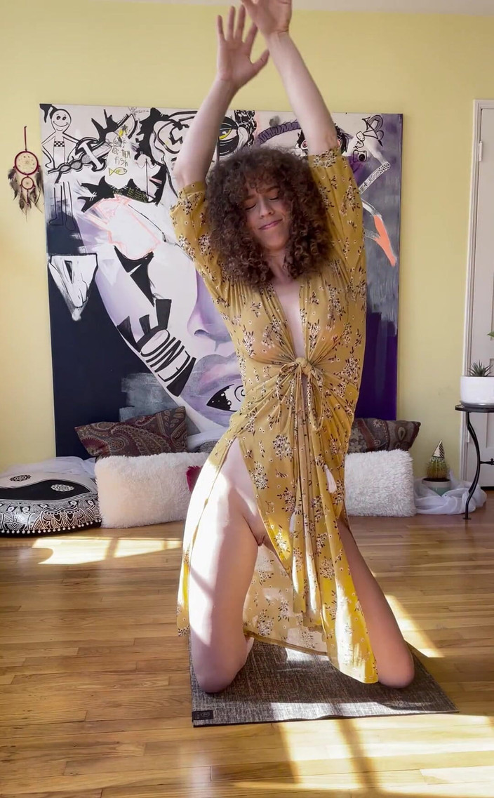 VibeWithMommy: Beberapa yoga kaget! Pindah dengan saya. Itll Membebaskan Anda.