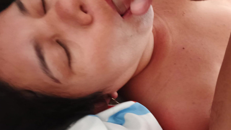 Valkyrieandluigy: Bella tettona succhiare