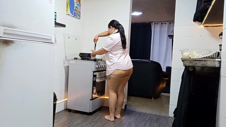 SugarPose: Stephanie Stript En Maakt Eten Voor Je