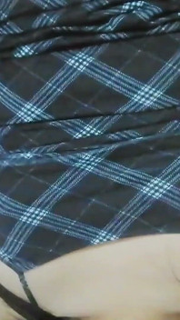 Junge jungfrau masturbiert für mich vor der kamera