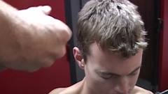 SEXUAL SIN GAY: Sborra in bocca amico scena-2 ragazzo ama i gloryhole e...