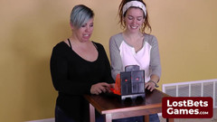 Lost Bets Games: Tobi bersinar di permainan basket striptis ini