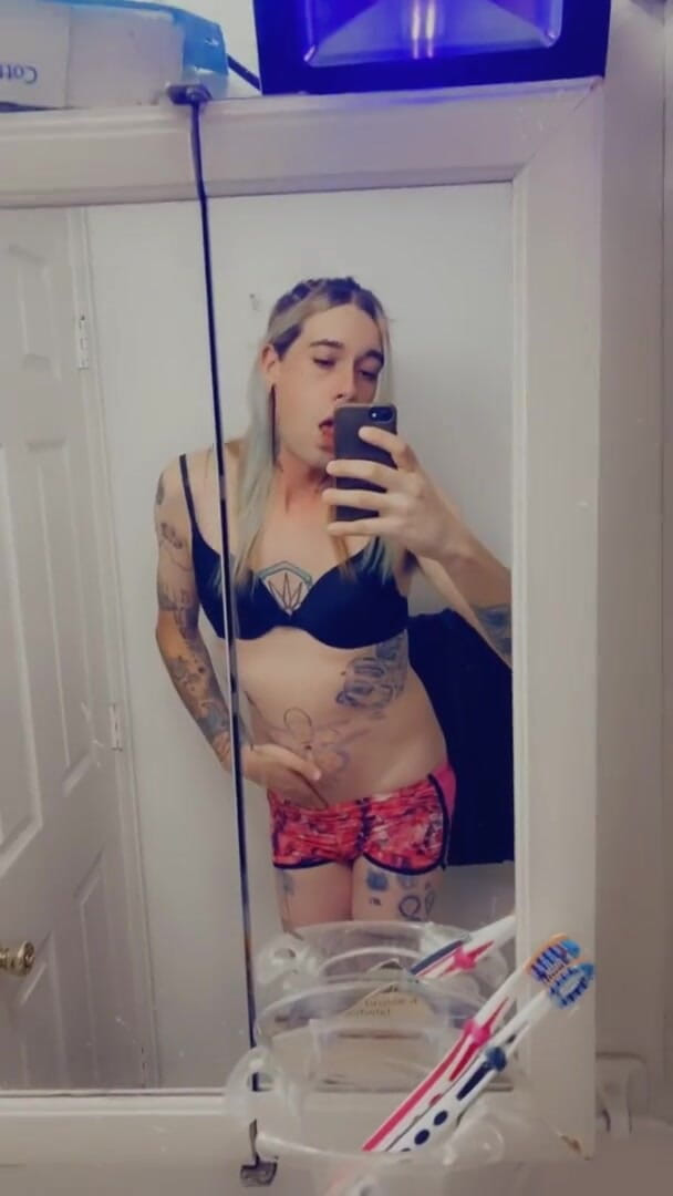 CarmenMelatonin: Una sexy ragazza yoga