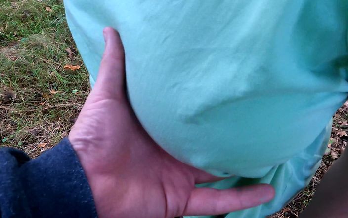 Bouncy Tits Action: Di sebelah Pokok Uddersnya Bertukar Merah