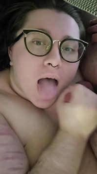 Getting a Nice, Hot Cumshot on My Face!