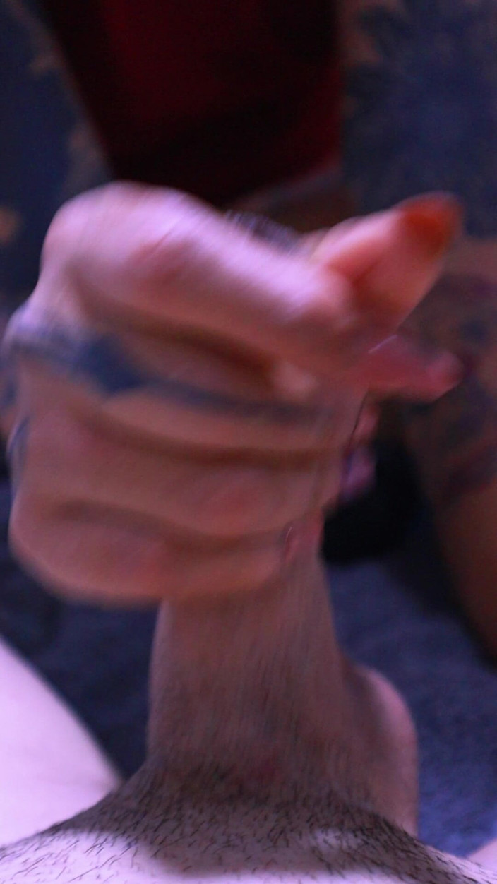 Ellie pink: 親友がタトゥーをつけて宿題に来て、最後にフェラチオをする