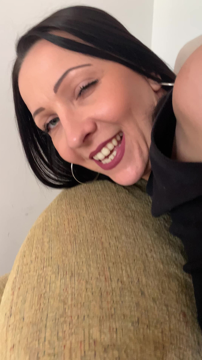 German amateur - 100% German hardcore videos: जर्मन सौतेली मम्मी मुझे जोरदार वीर्य निकालने में मदद करती है