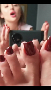 Bonjour les amateurs de pieds