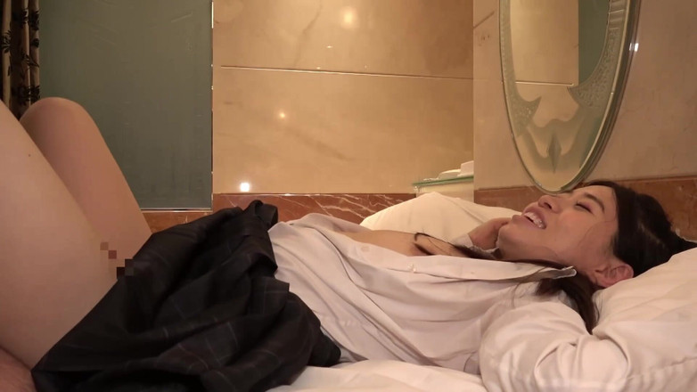 Strix: Kaho - 온라인 모임 No.128: 쌀쌀하지만 정말 더러운 거유 소녀. 그녀는 그녀의 졸업 여행을 위해 저축