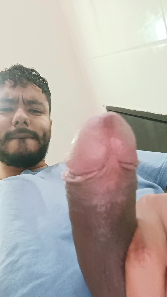 Tommhot: Bergabunglah denganku untuk olahraga dan kami akan masturbasi di kamar...