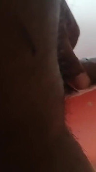 Ev hizmetçisine seks videosu gösterdim ve amcığı ıslaktı3