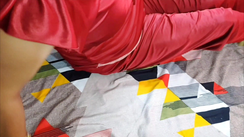 Sexykajalbhabhi: Když Viděla Ztopořený Penis Svého Dělníka, Paní Se Nemohla Ubránit...