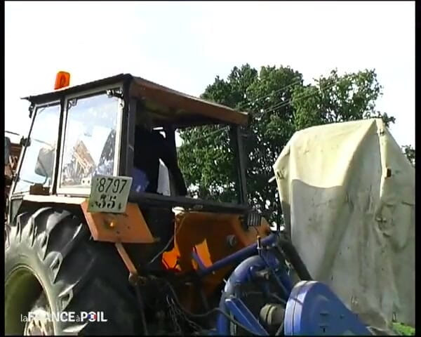 La France a Poil: Bir traktörden daha iyi bir flört yolu yok!