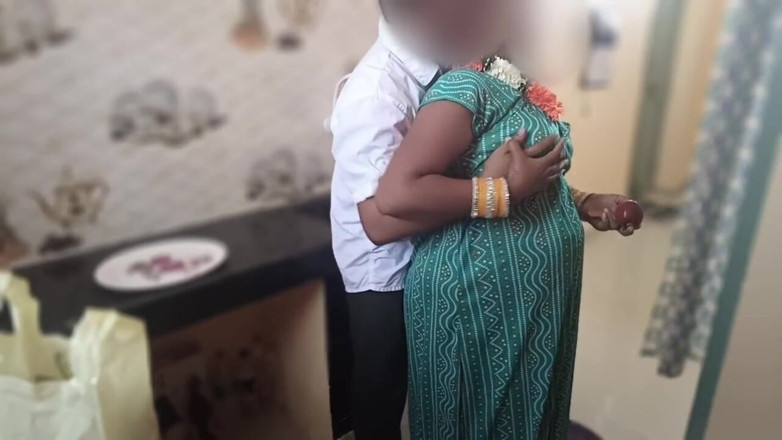 Telugu-fuckers: Ibu tiri desi dikongkek di dapur, saya mengongkeknya untuk mengejutkan...