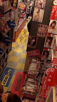 Самотня молода дружина - переглядає прохід для дорослих на DVD, поки її чоловік знову працює пізно сьогодні ввечері - частина 3